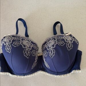 NWOT Adore Me Navy and White Floral Lace Underwire Bra